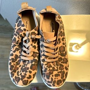 Hot Rated Lepoard print sz. 8.5
